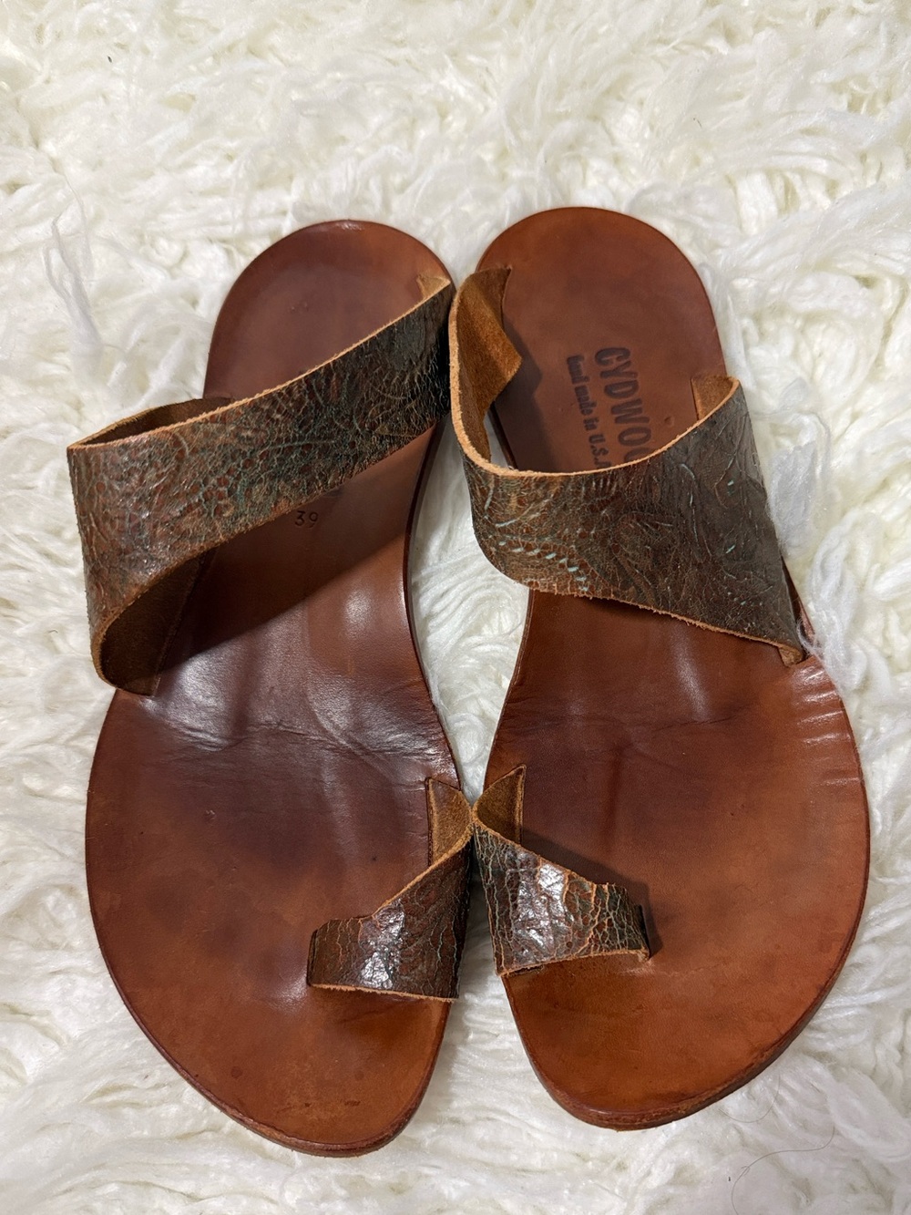 CDYWOQ green and brown paisley leather sandals size 8 to 8.5